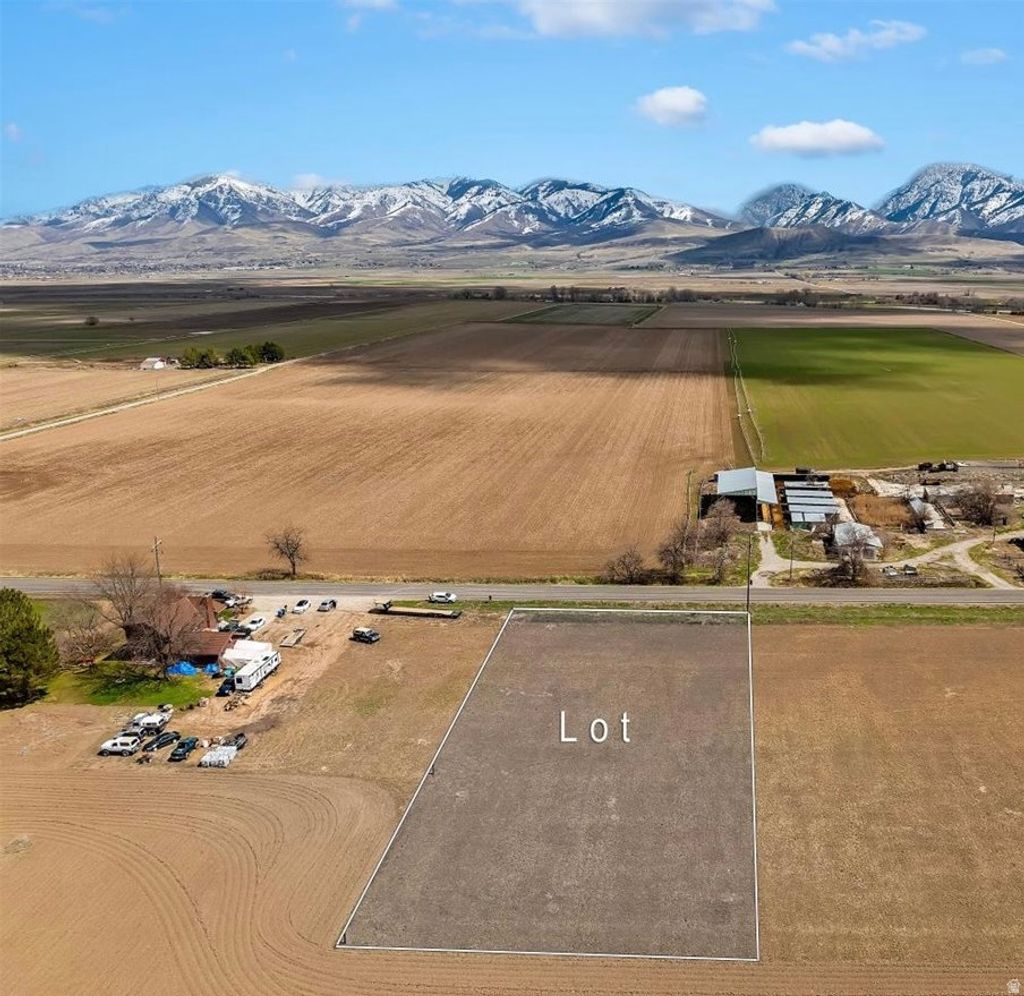 Photo of 7985 N 2400 W #3, Amalga, UT 84335 (MLS # 2158811)