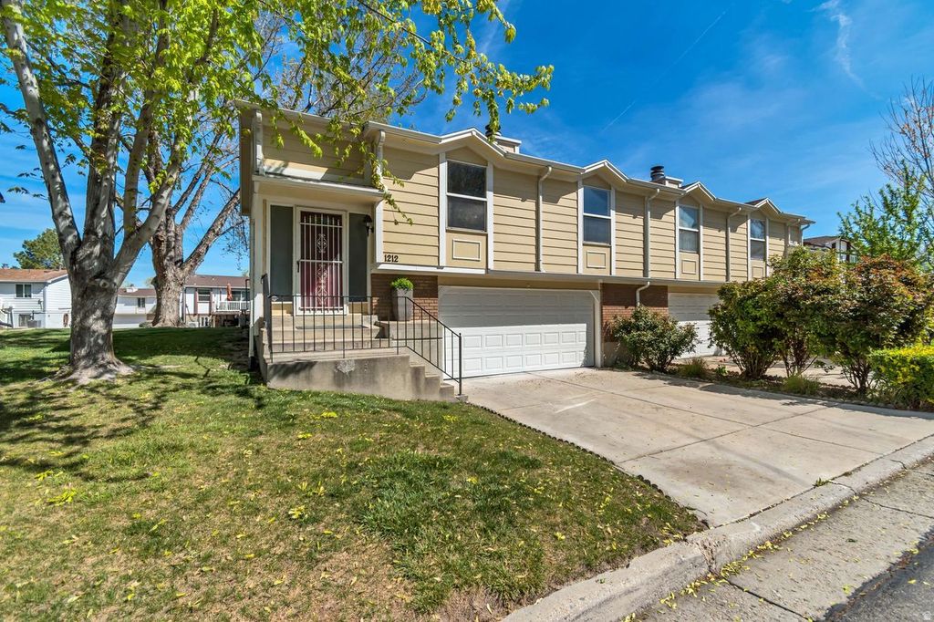 Photo of 1212 W MIDDLESEX RD, Taylorsville, UT 84123 (MLS # 2149307)