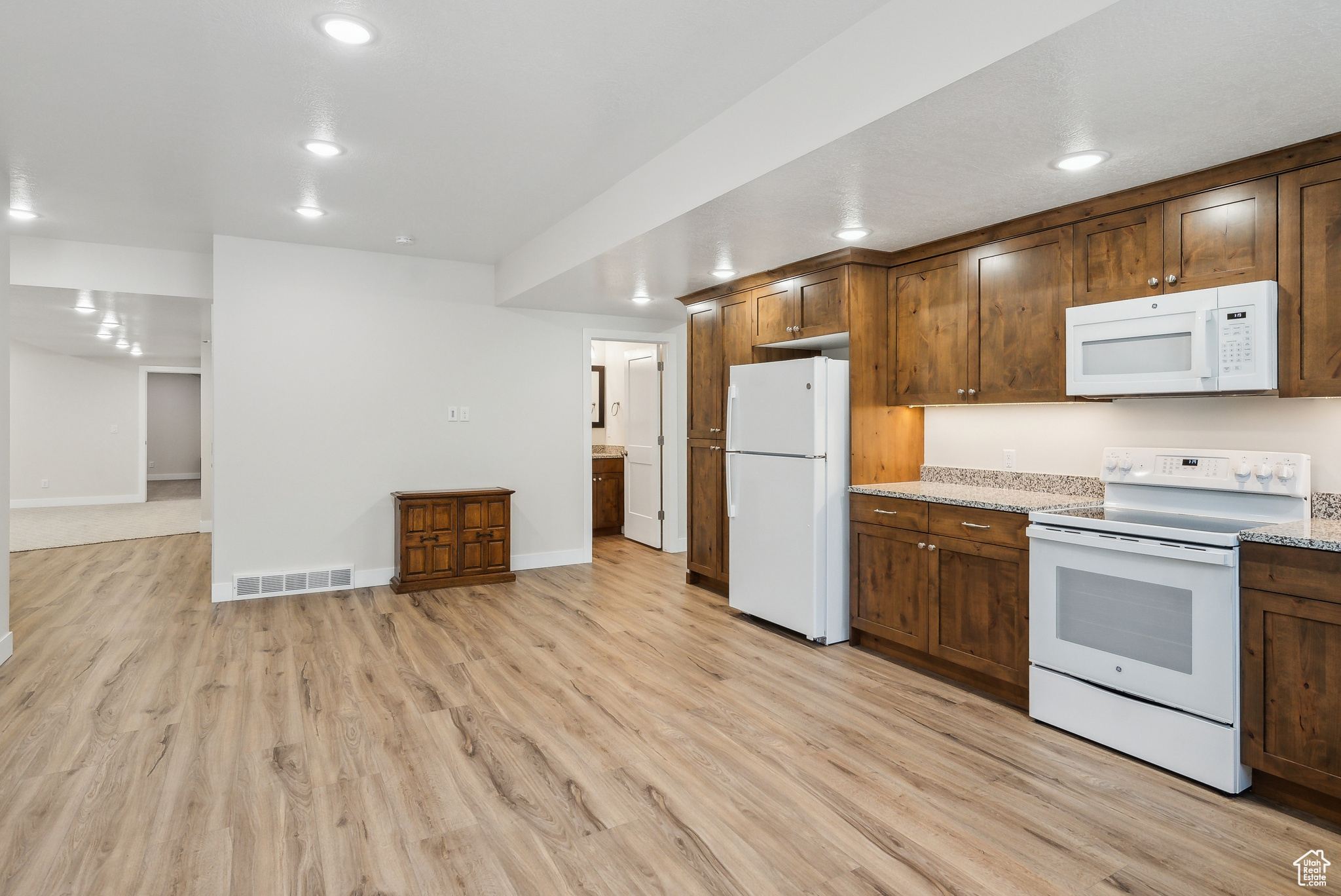 735 E 850, Centerville, Utah image 31