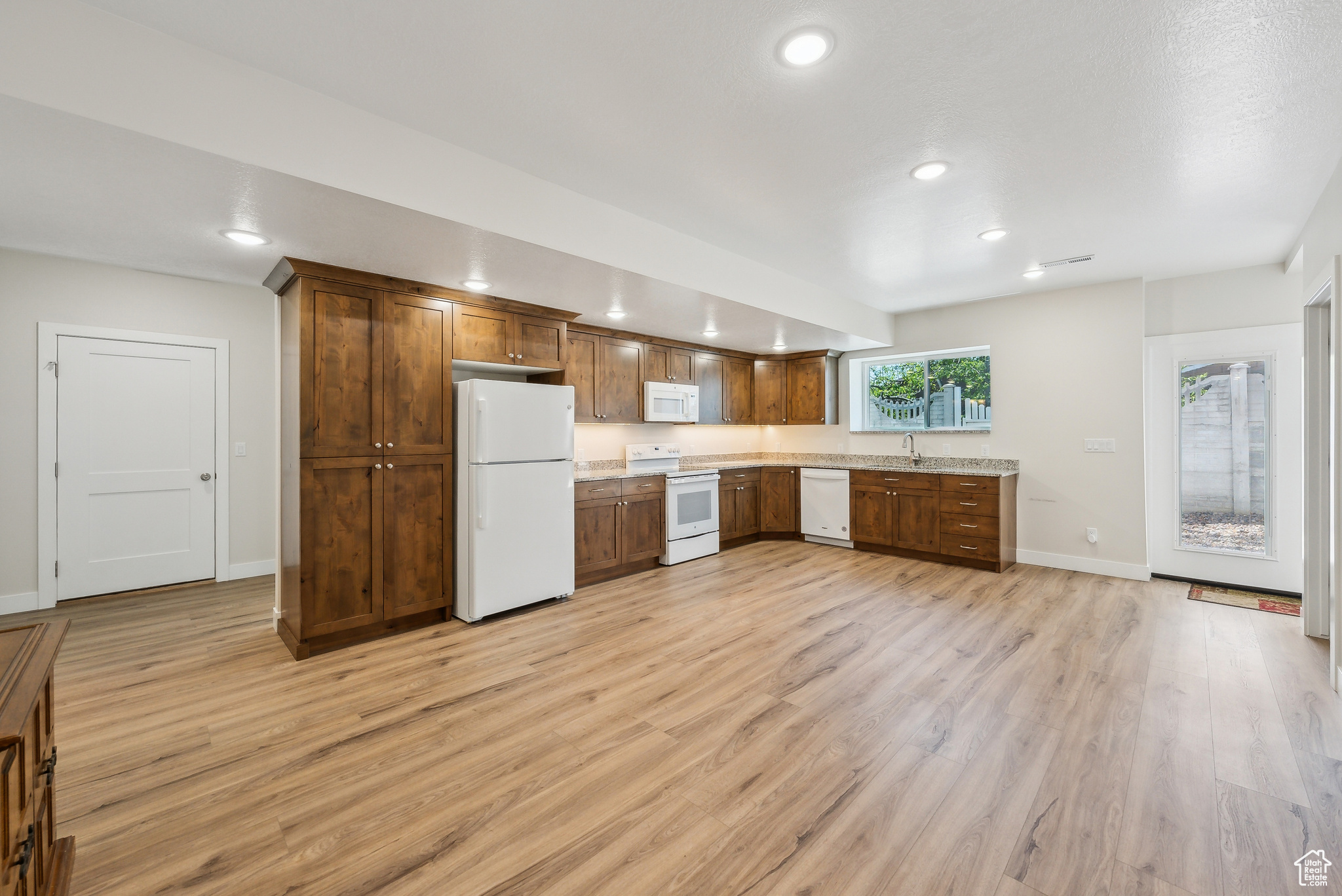 735 E 850, Centerville, Utah image 29