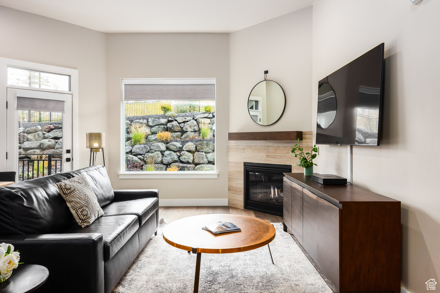 BLACK ROCK LUXURY CO - Residential