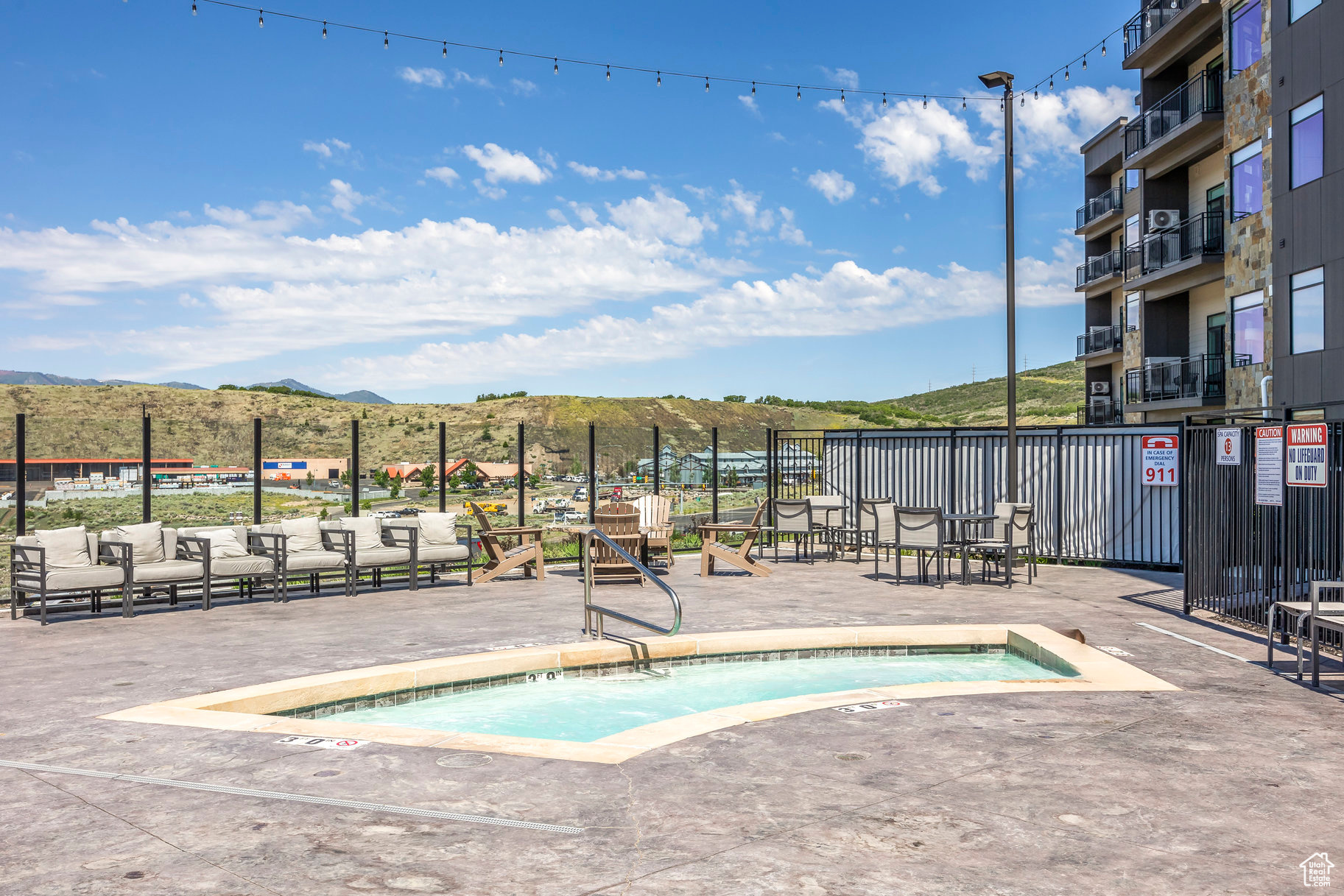 BLACK ROCK LUXURY CO - Residential