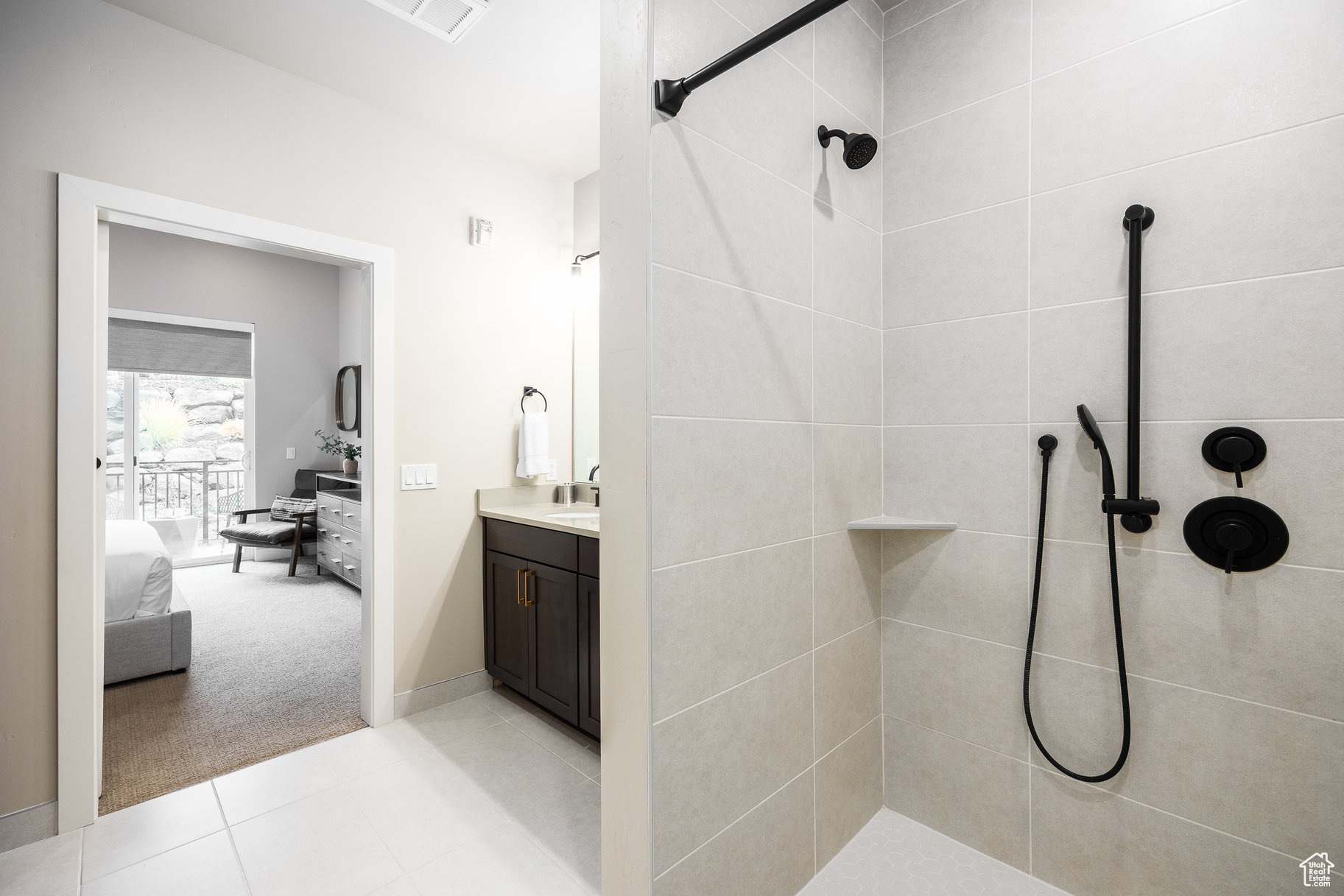 BLACK ROCK LUXURY CO - Residential