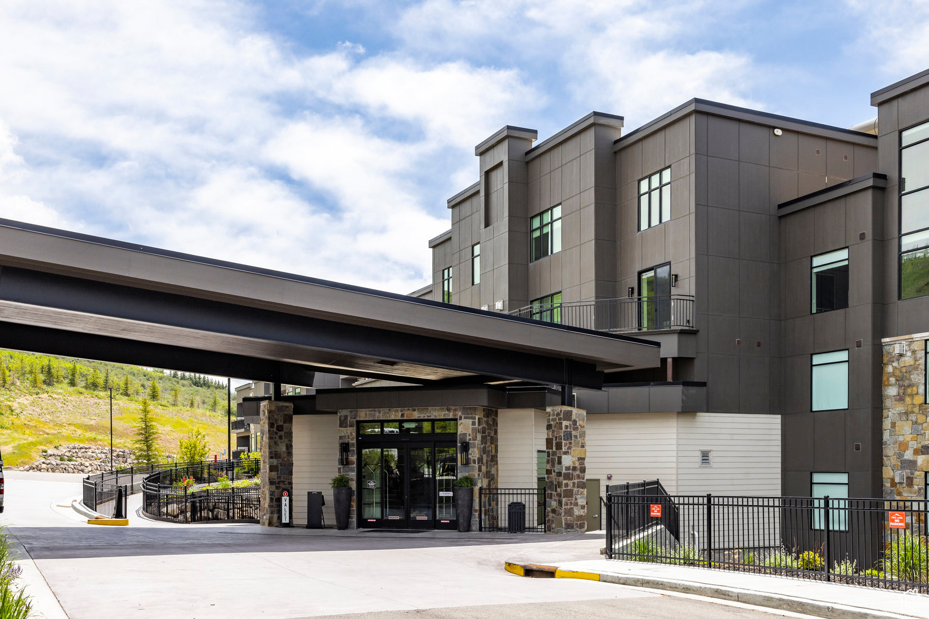 BLACK ROCK LUXURY CO - Residential