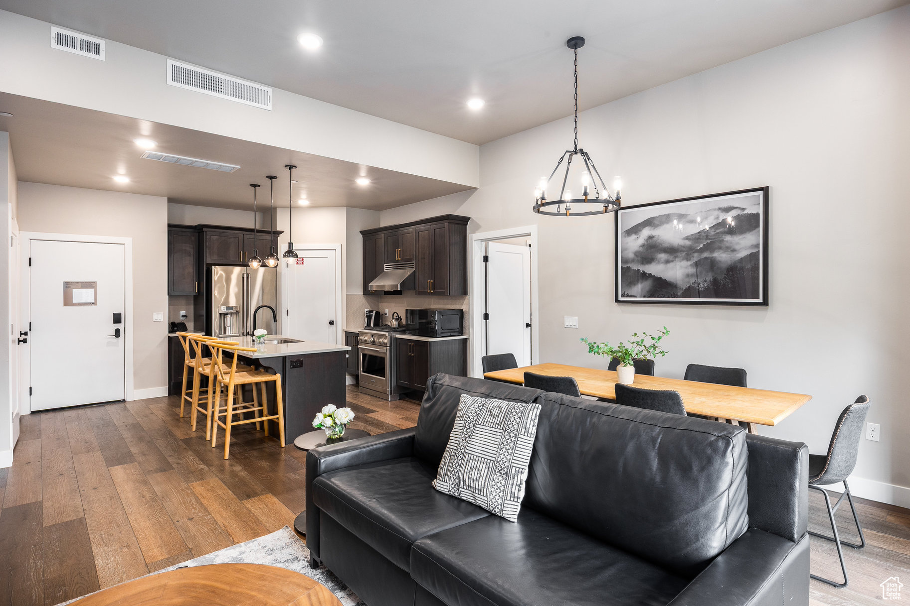 BLACK ROCK LUXURY CO - Residential