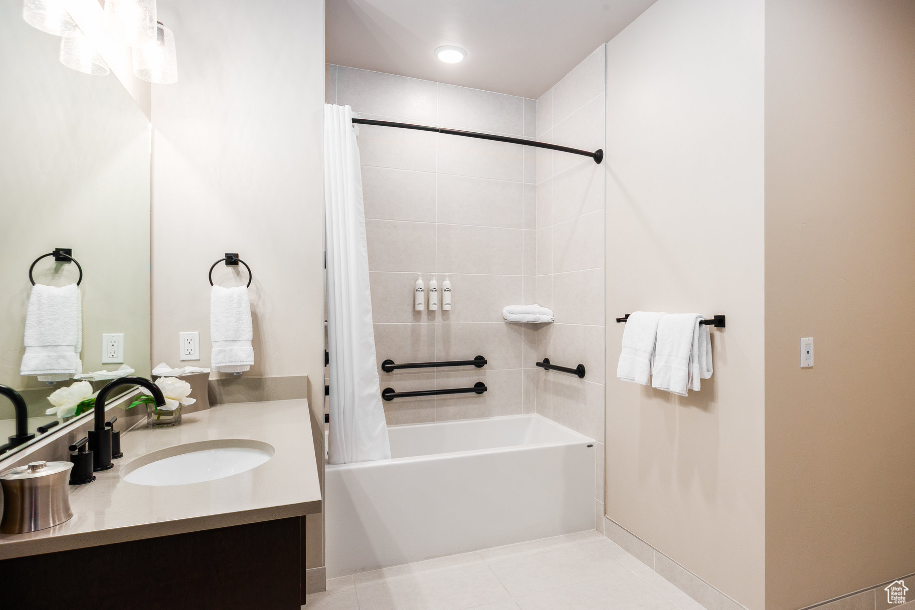 BLACK ROCK LUXURY CO - Residential