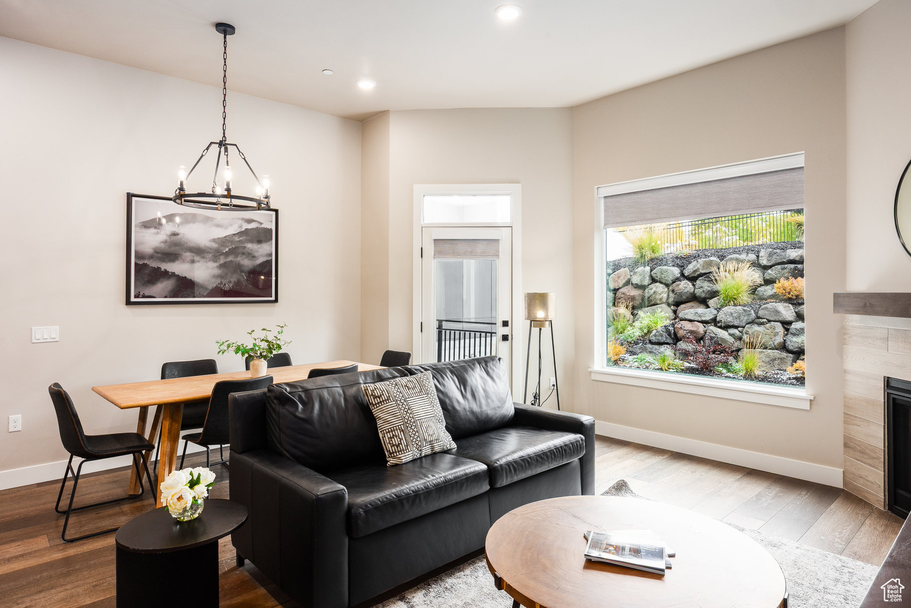 BLACK ROCK LUXURY CO - Residential