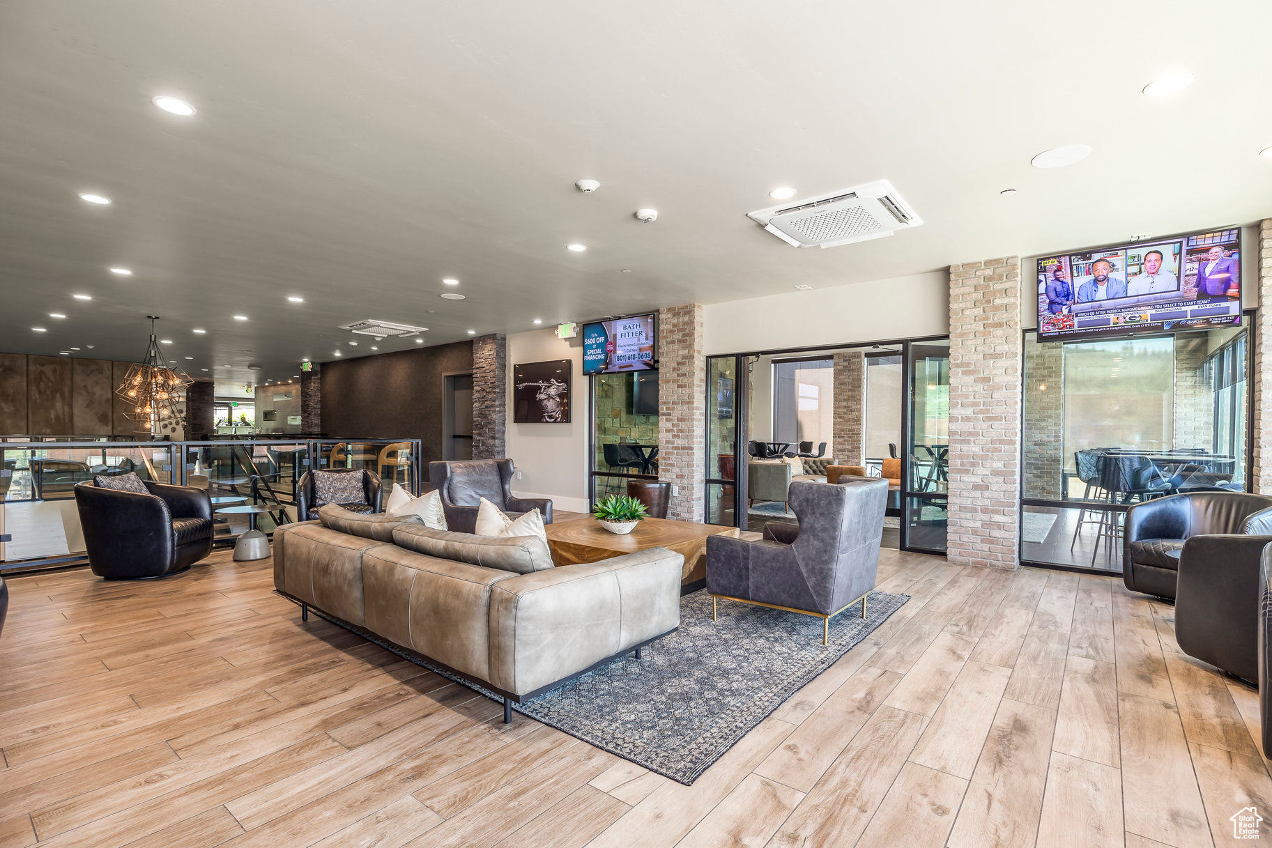 BLACK ROCK LUXURY CO - Residential