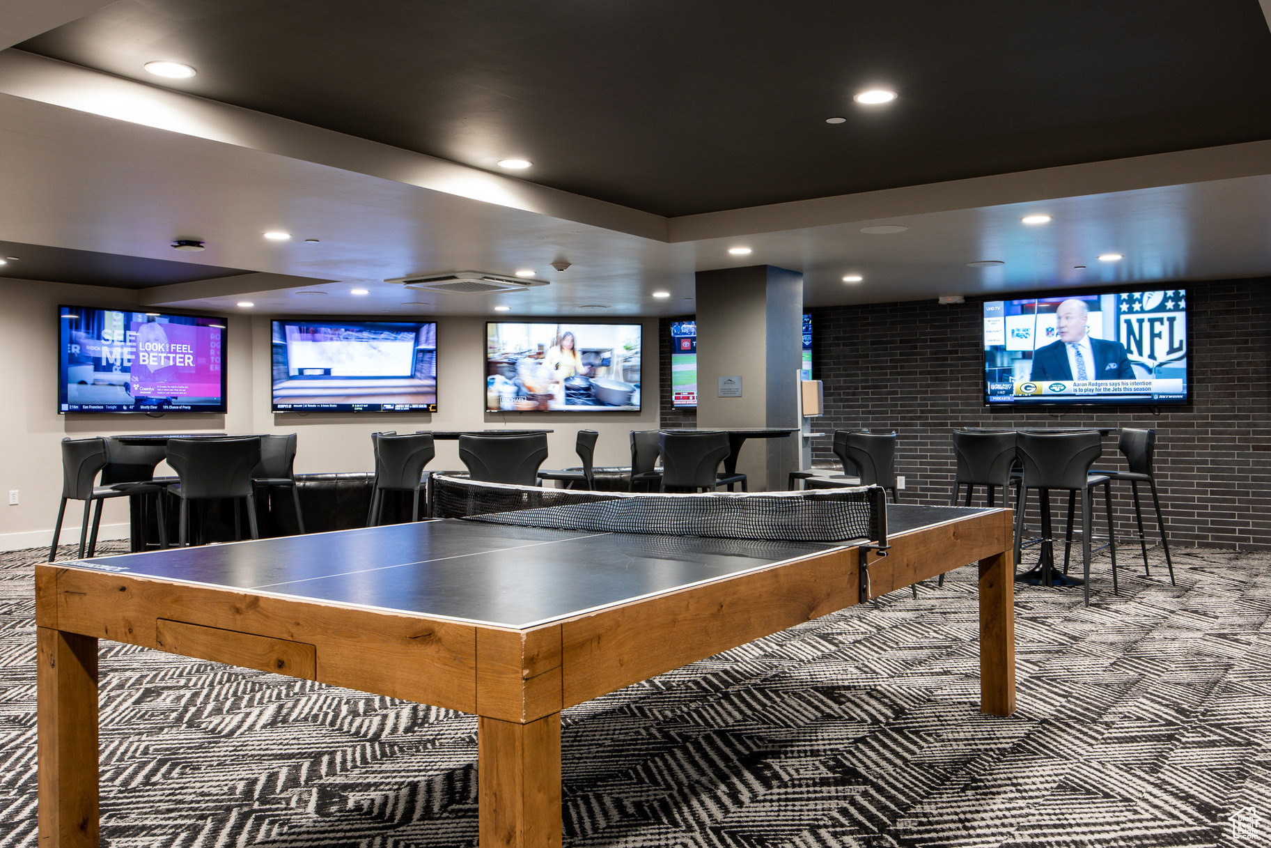 BLACK ROCK LUXURY CO - Residential