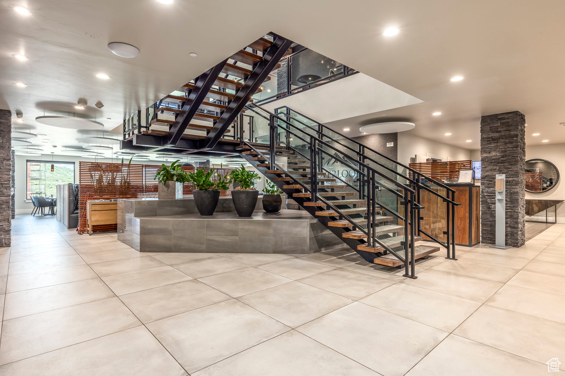 BLACK ROCK LUXURY CO - Residential