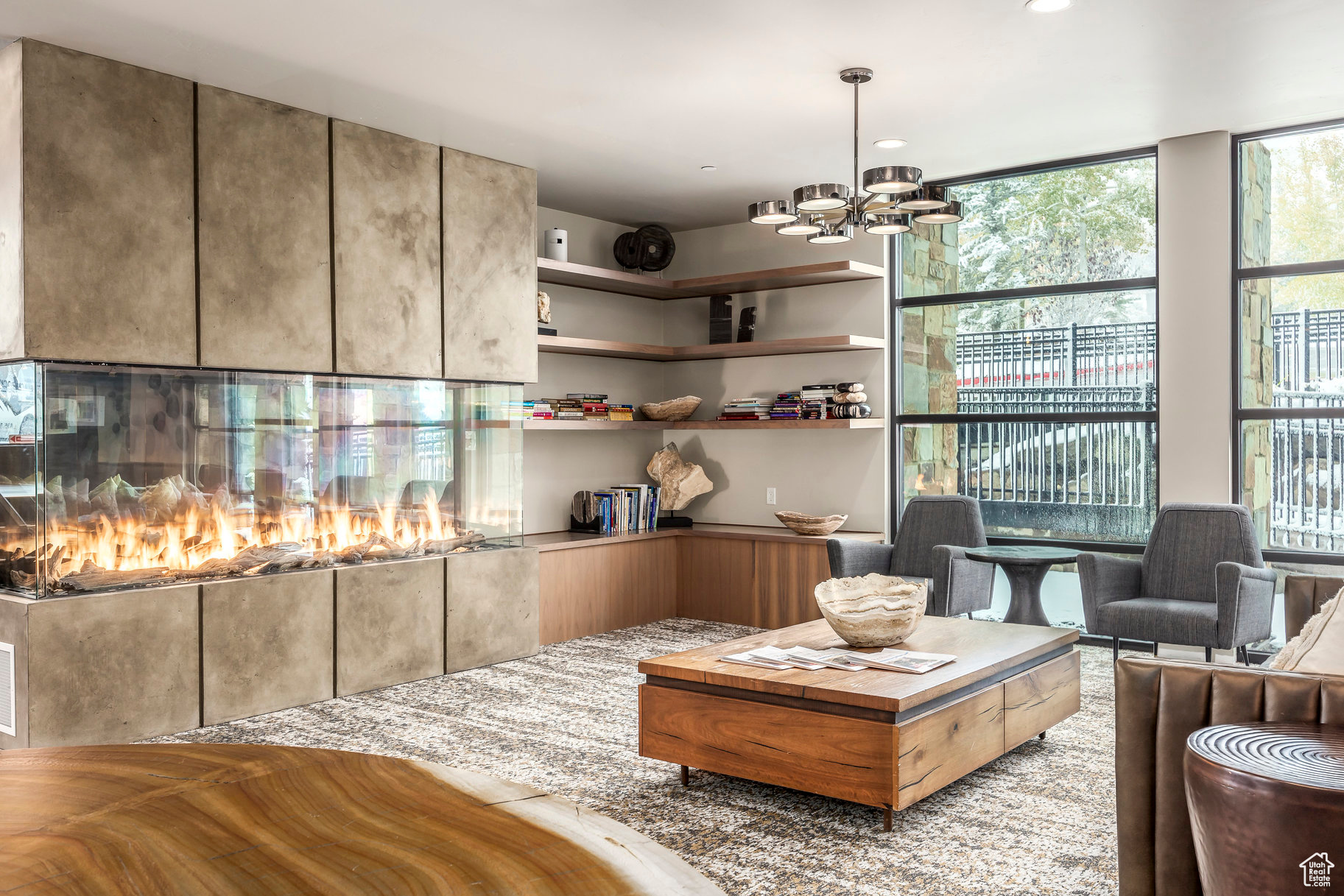 BLACK ROCK LUXURY CO - Residential