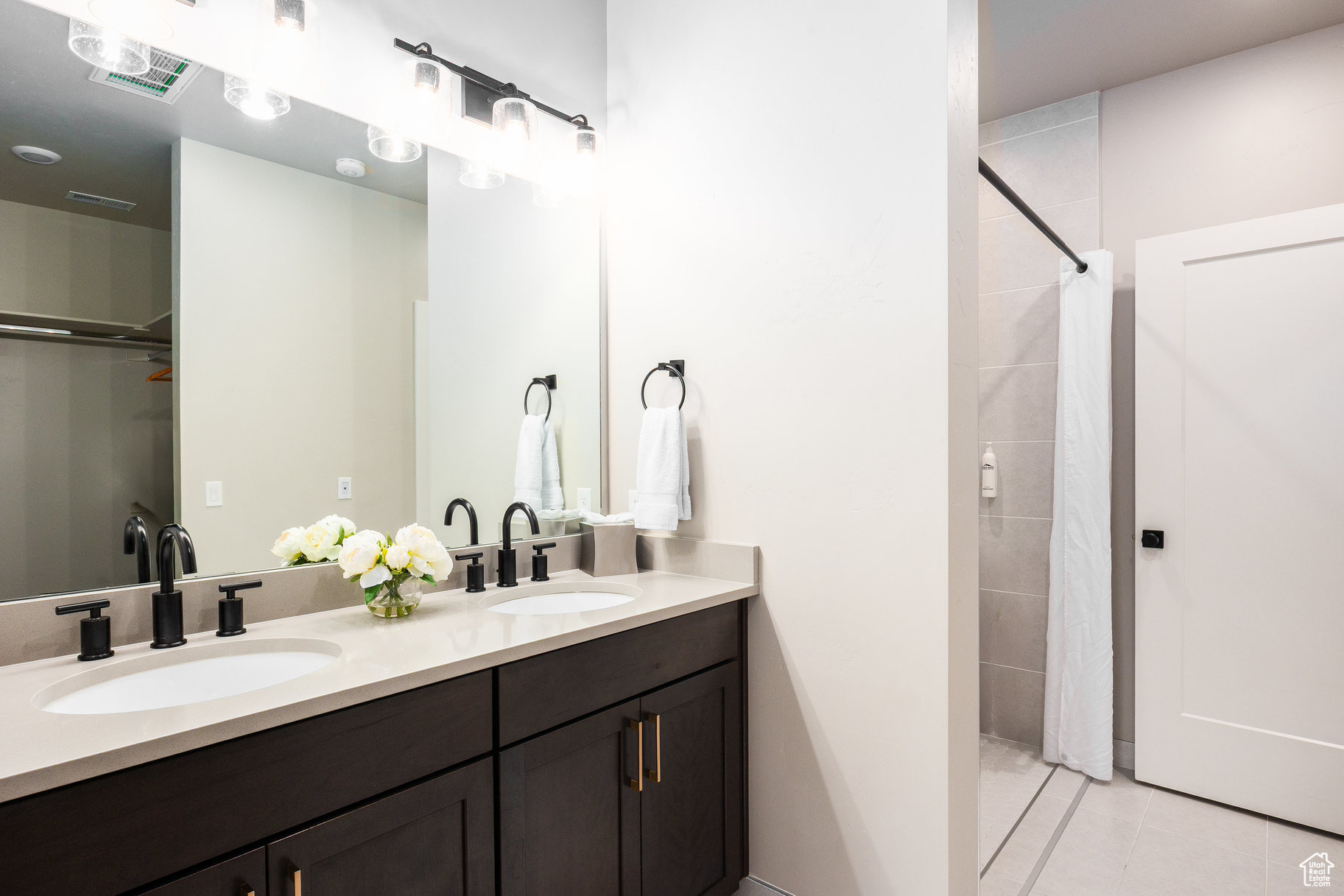 BLACK ROCK LUXURY CO - Residential