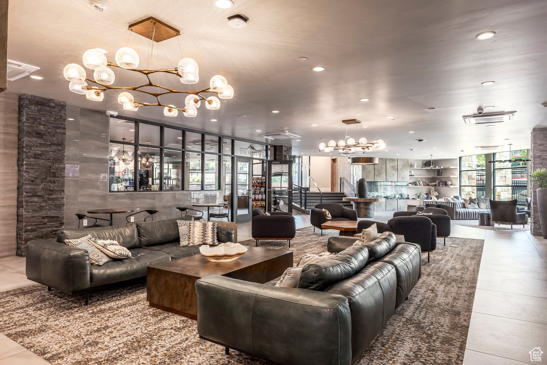 BLACK ROCK LUXURY CO - Residential