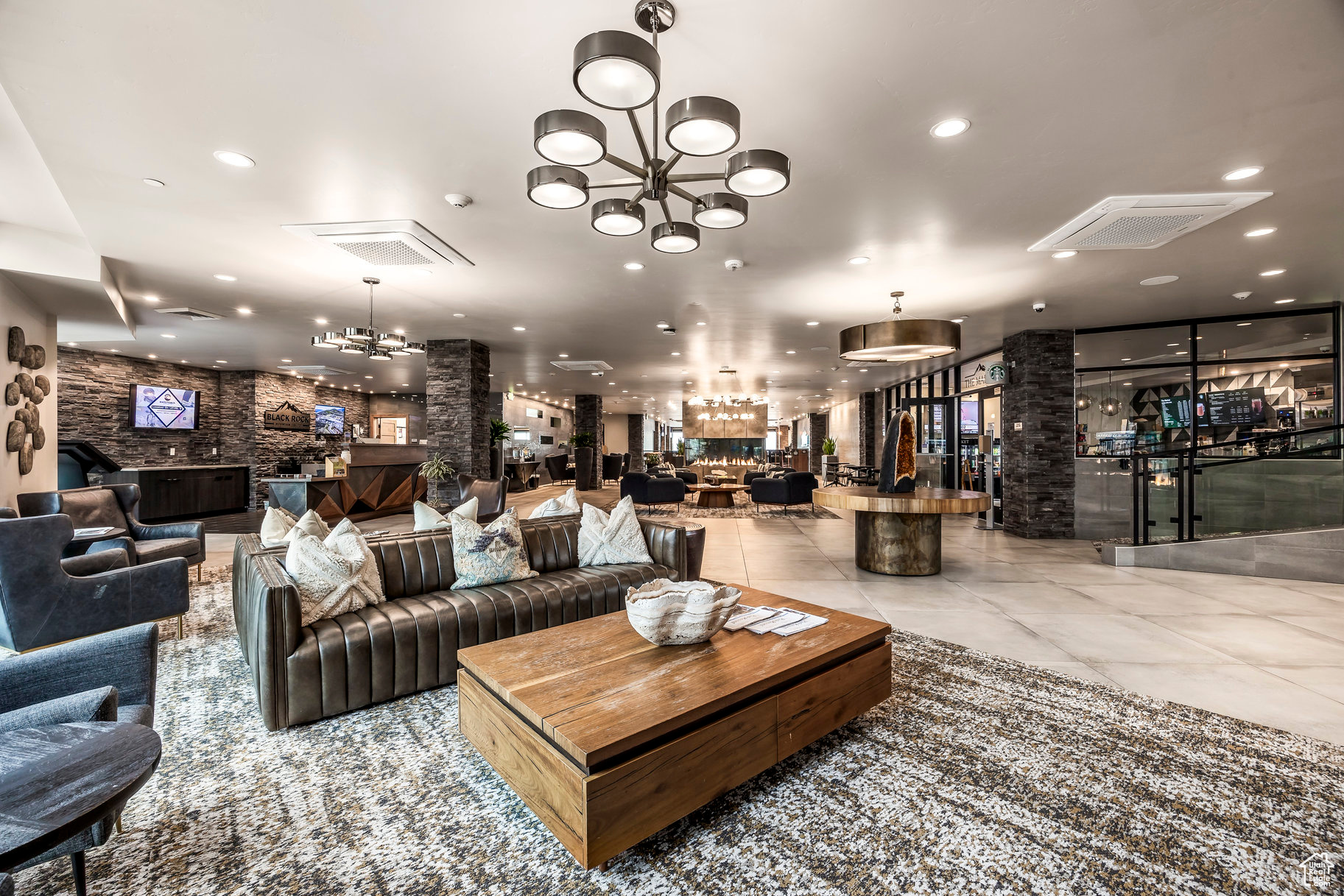 BLACK ROCK LUXURY CO - Residential