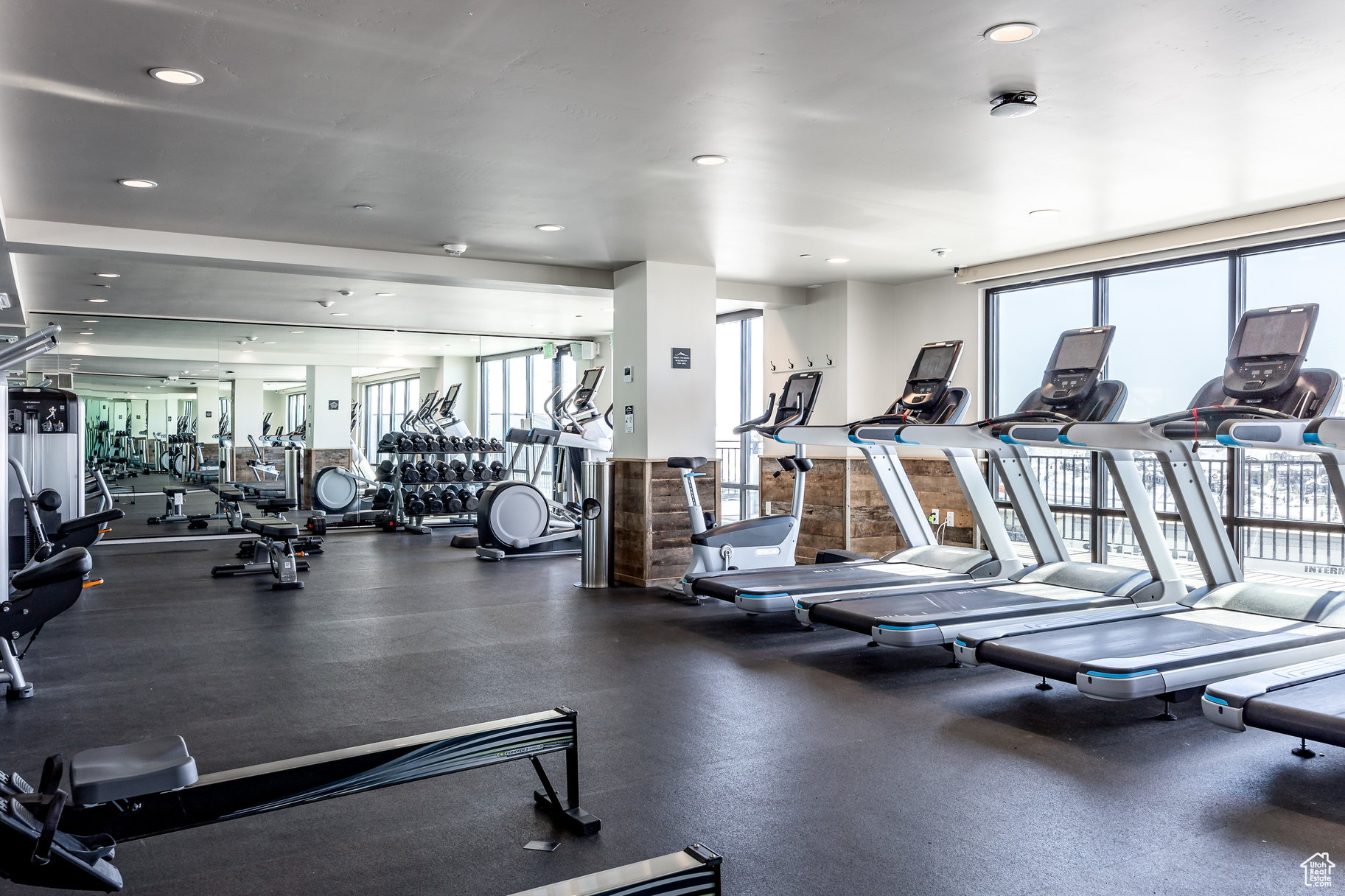 BLACK ROCK LUXURY CO - Residential