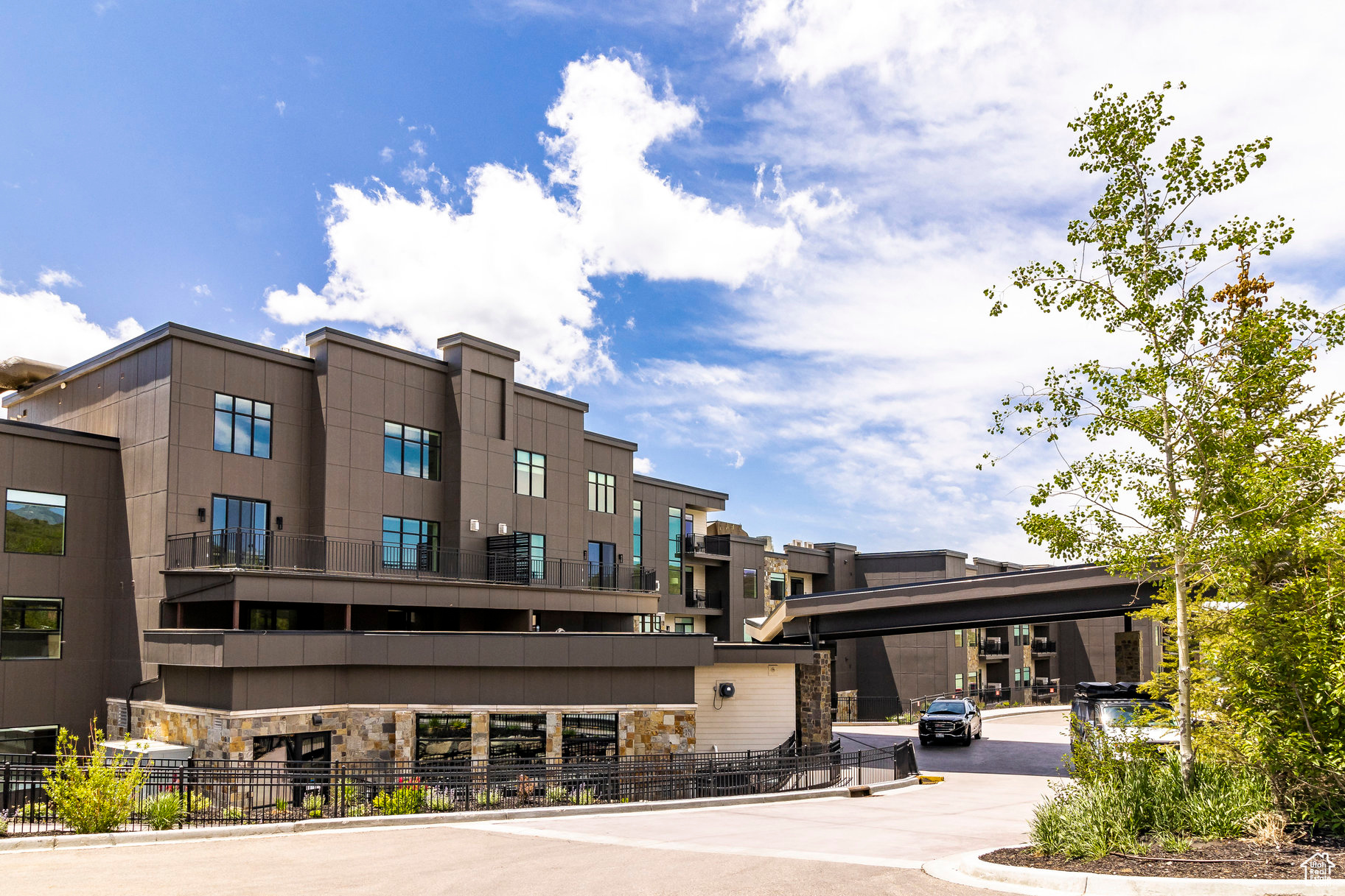 BLACK ROCK LUXURY CO - Residential