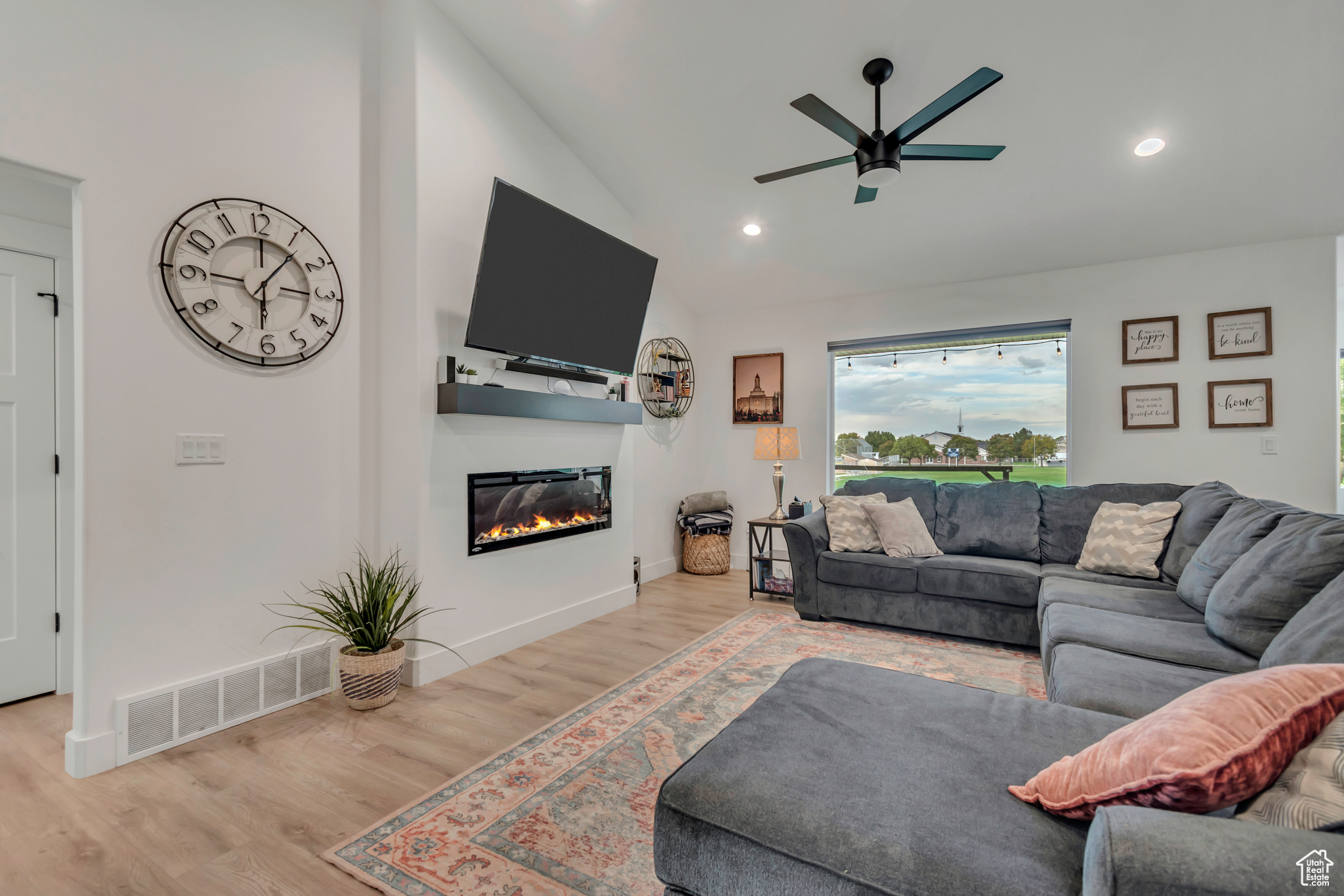 SUNNYSIDE ESTATES - Residential