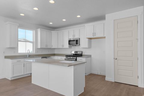 Tiny photo for 926 S TANNER RD, Santaquin, UT 84655 (MLS # 2135277)