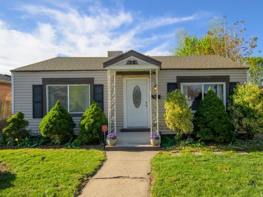 Charming home w/ kitchen granite countertop & beautiful title floor.   Hardwood and laminate floors throughout.  Also included:  Kitchen appliances & Samsung stackable washer/ Dryer.   Linen/ blanket storage in built-in hallway draws.  French door takes you into the fenced backyard.  Patio and large yard for the family to enjoy.  Work on your projects in attached hobby room or use for extra storage/ Office/ Workshop.  Hobby room has separate entrance off cement patio.  Fully fenced so the kids or pets can be safe.  Square footage per county record.  Buyer to verify all information.  (Hobby room square footage not included in livable square feet).