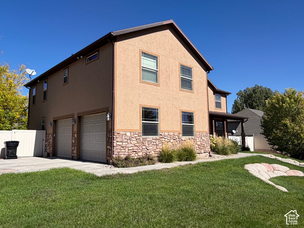 Photo of 894 W LAGOON ST N, Roosevelt, UT 84066 (MLS # 2188300)