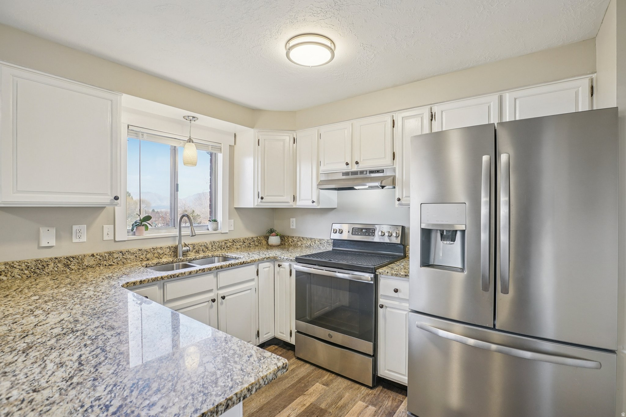 CONTINENTAL ESTATES - Residential