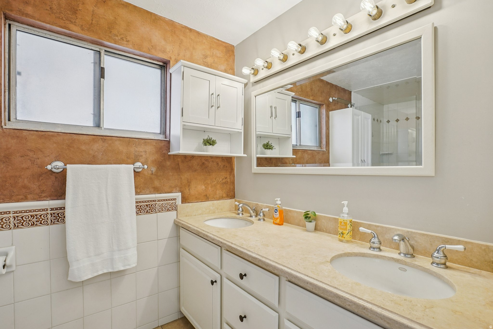 CONTINENTAL ESTATES - Residential