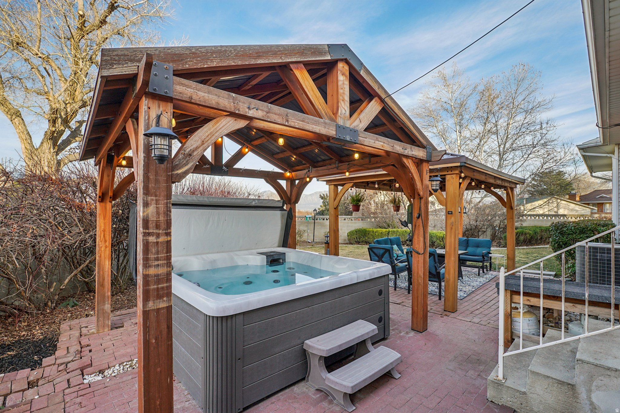 CONTINENTAL ESTATES - Residential