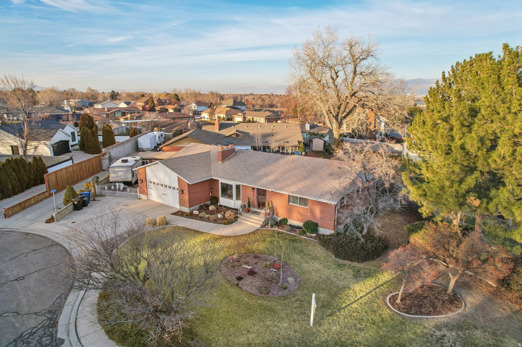 CONTINENTAL ESTATES - Residential