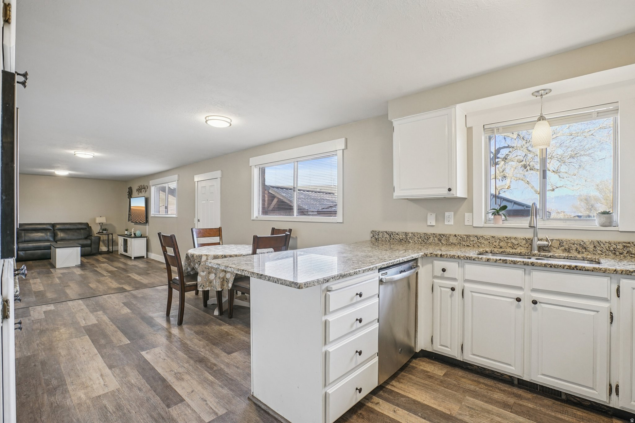 CONTINENTAL ESTATES - Residential