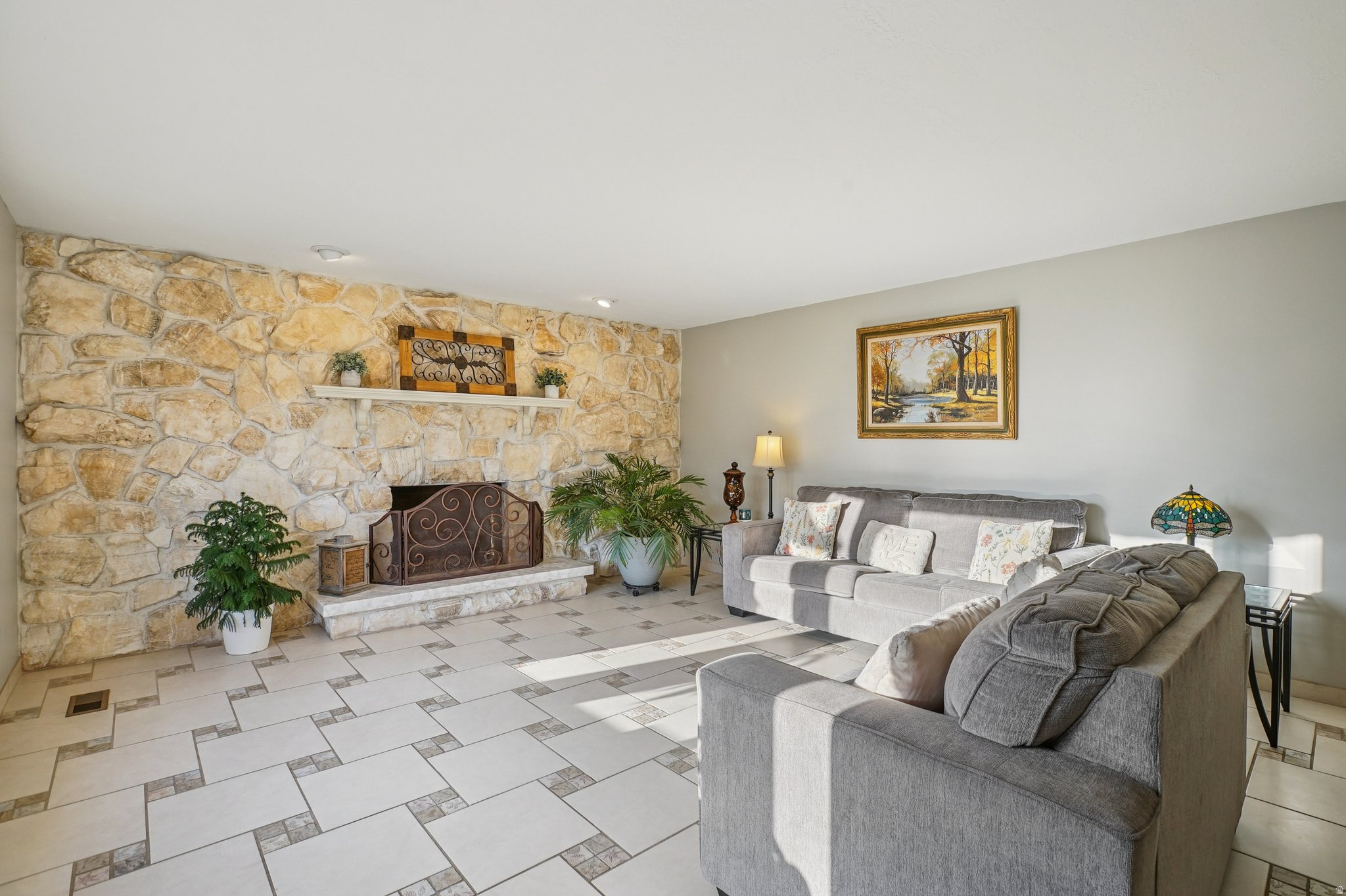 CONTINENTAL ESTATES - Residential