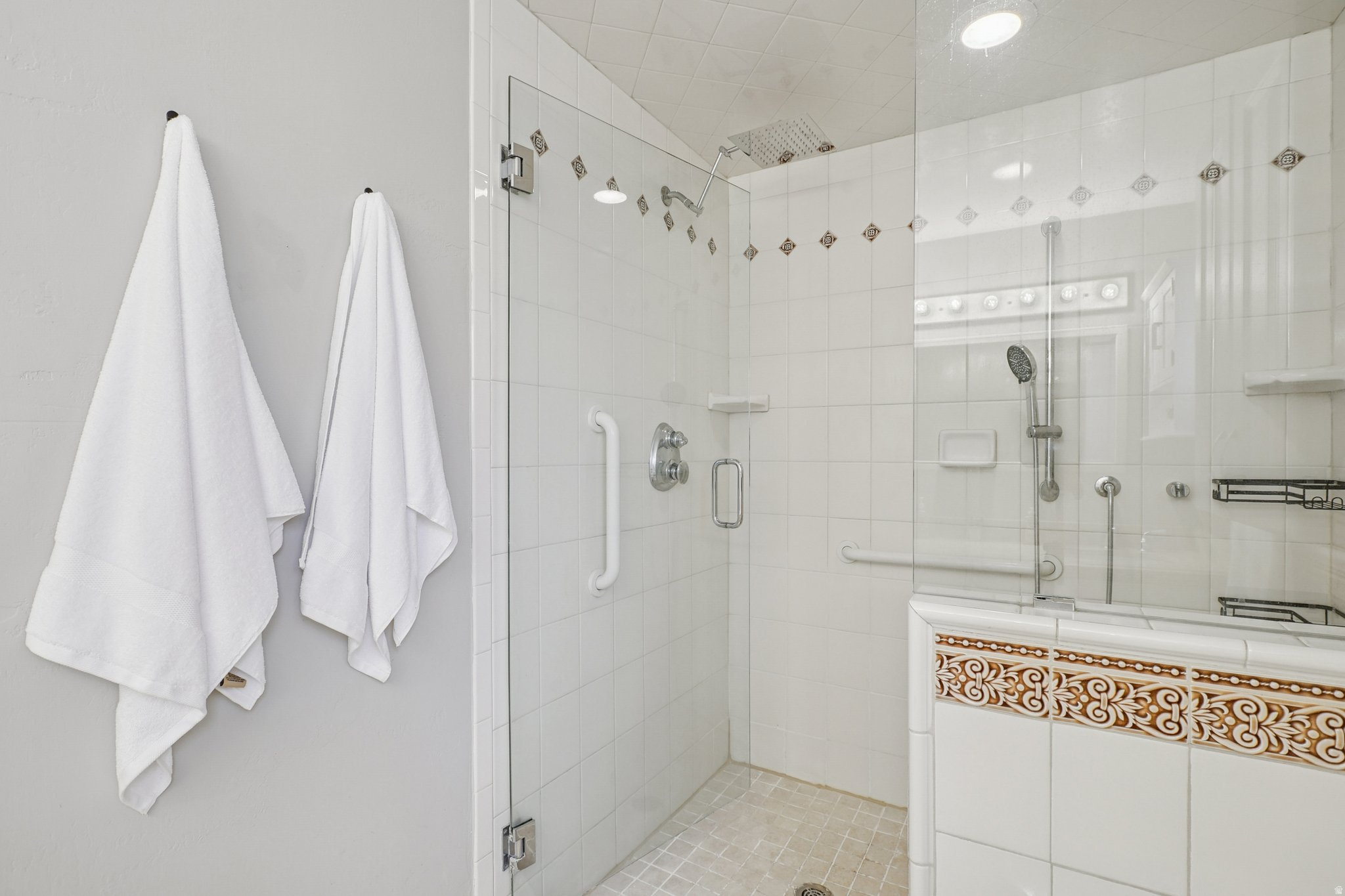 CONTINENTAL ESTATES - Residential