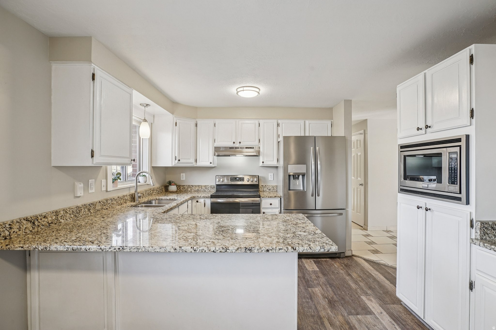 CONTINENTAL ESTATES - Residential