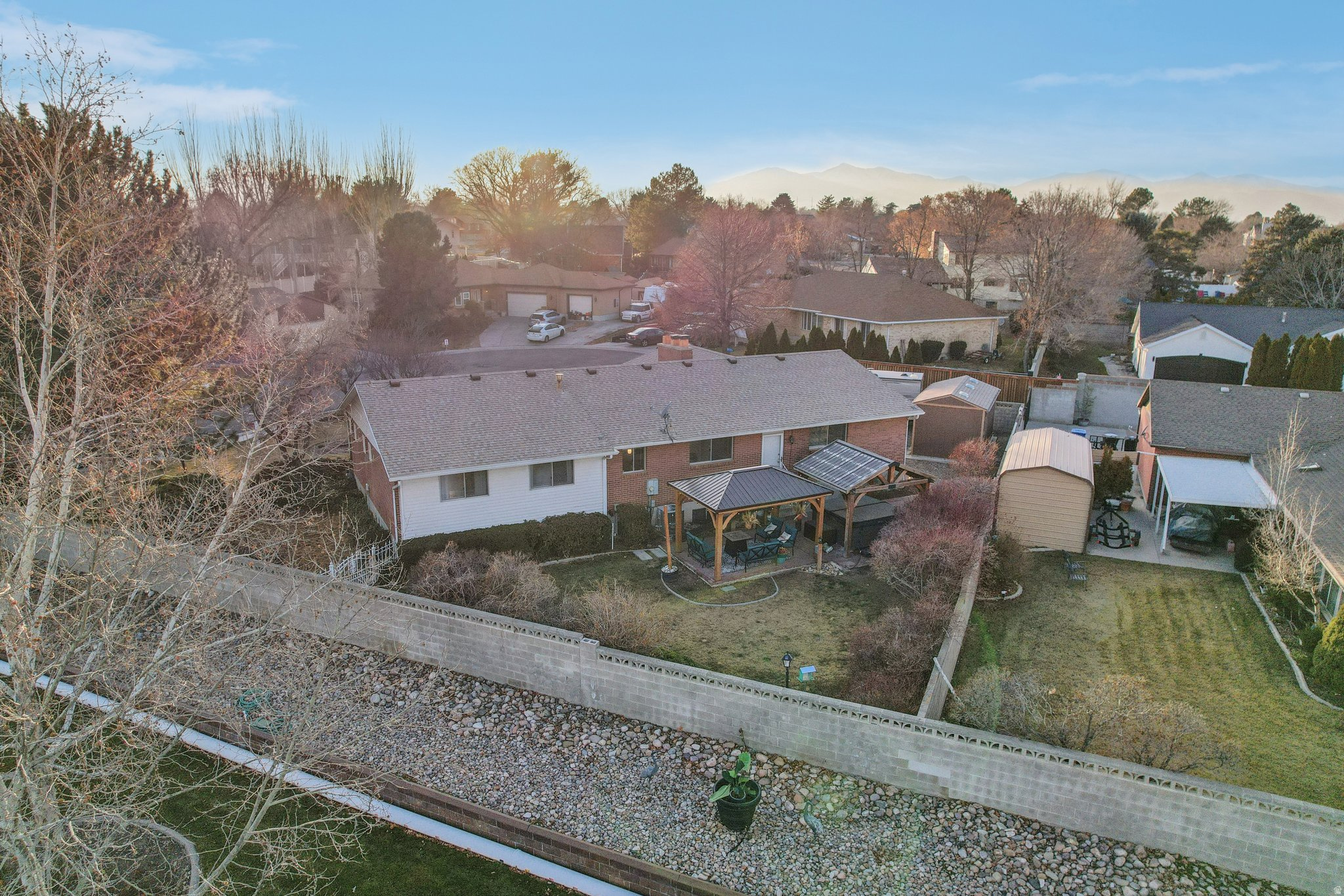 CONTINENTAL ESTATES - Residential