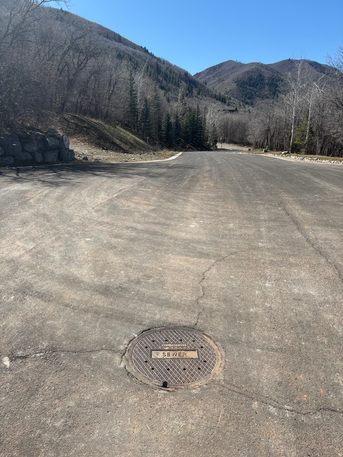 WOODLAND HILLS - Land