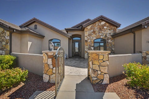Tiny photo for 74 N CLIFFSIDE DR, Washington, UT 84780 (MLS # 2185062)