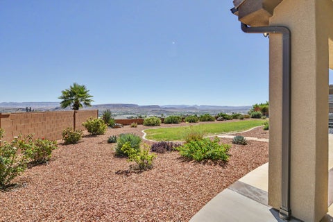 Tiny photo for 74 N CLIFFSIDE DR, Washington, UT 84780 (MLS # 2185062)