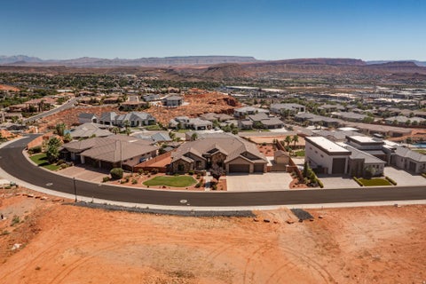 Tiny photo for 74 N CLIFFSIDE DR, Washington, UT 84780 (MLS # 2185062)