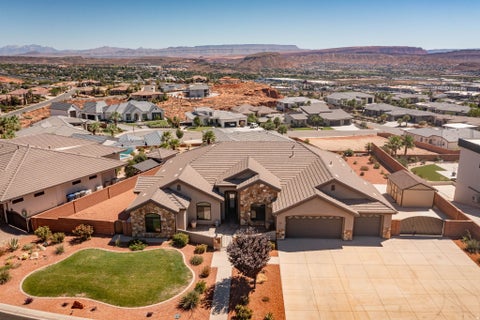 Tiny photo for 74 N CLIFFSIDE DR, Washington, UT 84780 (MLS # 2185062)