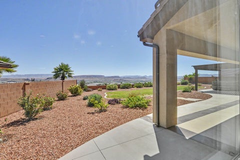 Tiny photo for 74 N CLIFFSIDE DR, Washington, UT 84780 (MLS # 2185062)