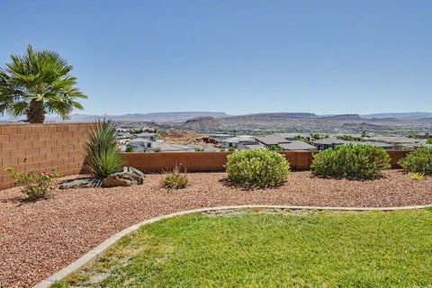 Tiny photo for 74 N CLIFFSIDE DR, Washington, UT 84780 (MLS # 2185062)