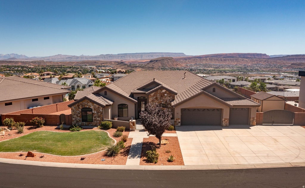 Photo of 74 N CLIFFSIDE DR, Washington, UT 84780 (MLS # 2185062)