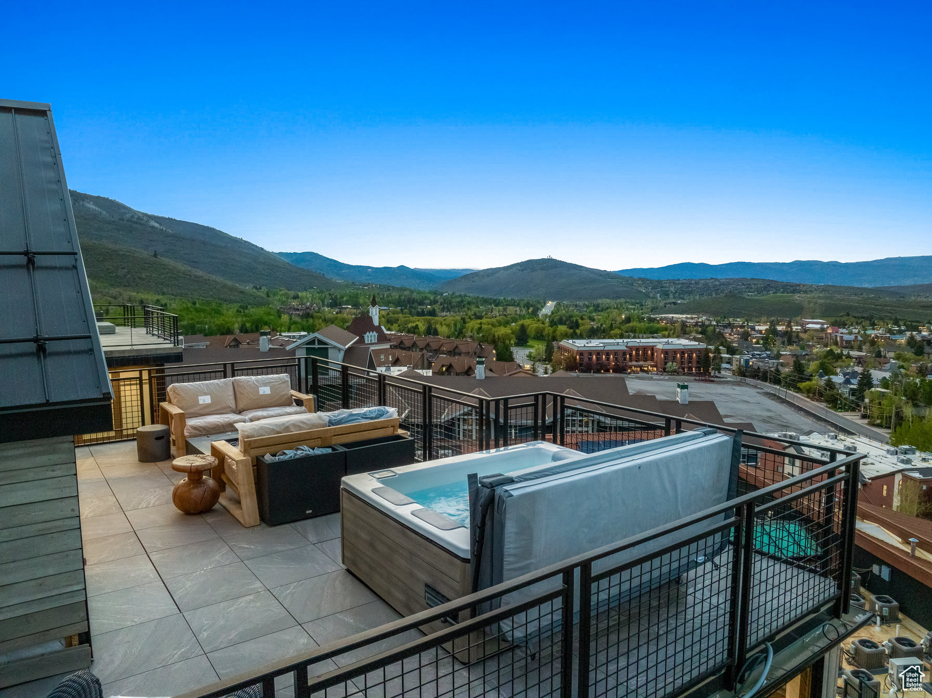 KINGS CROWN - Residential