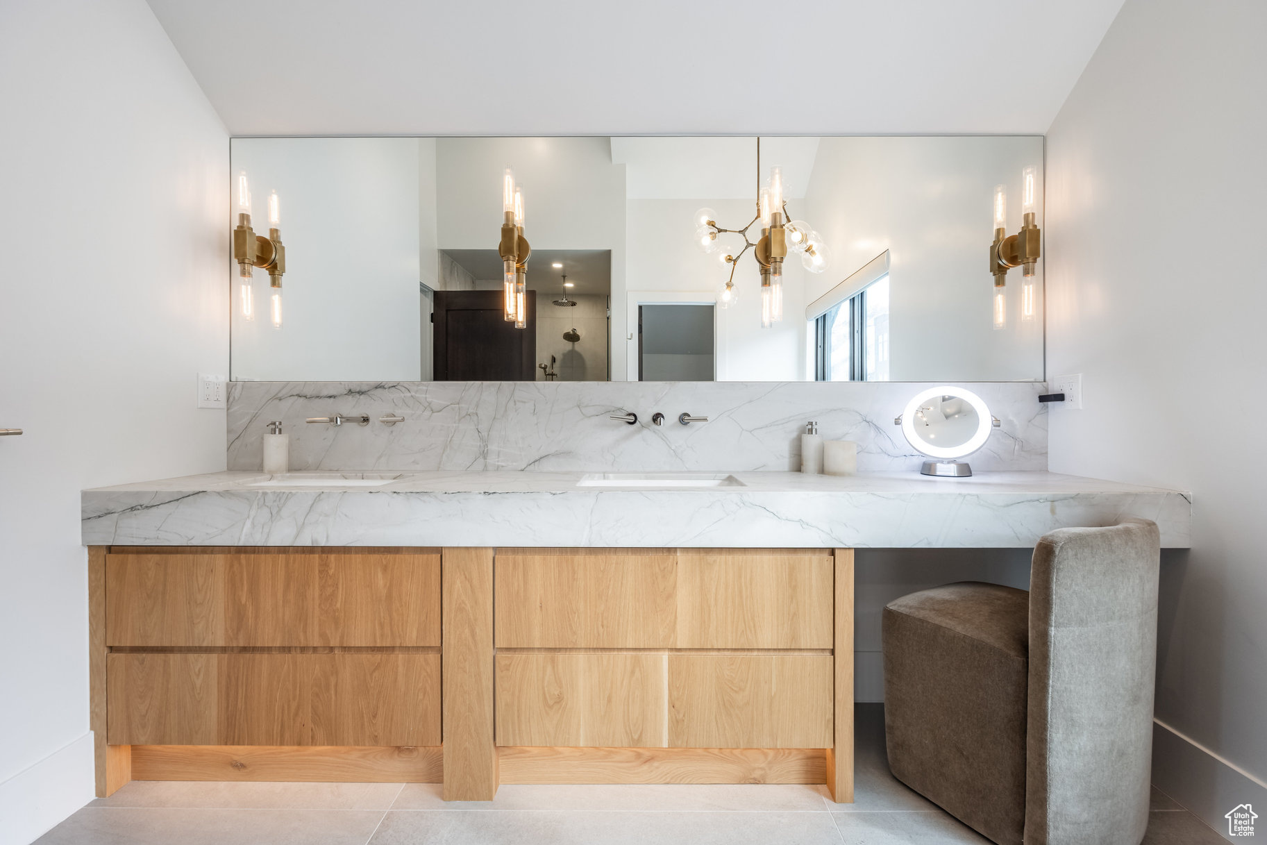 KINGS CROWN - Residential
