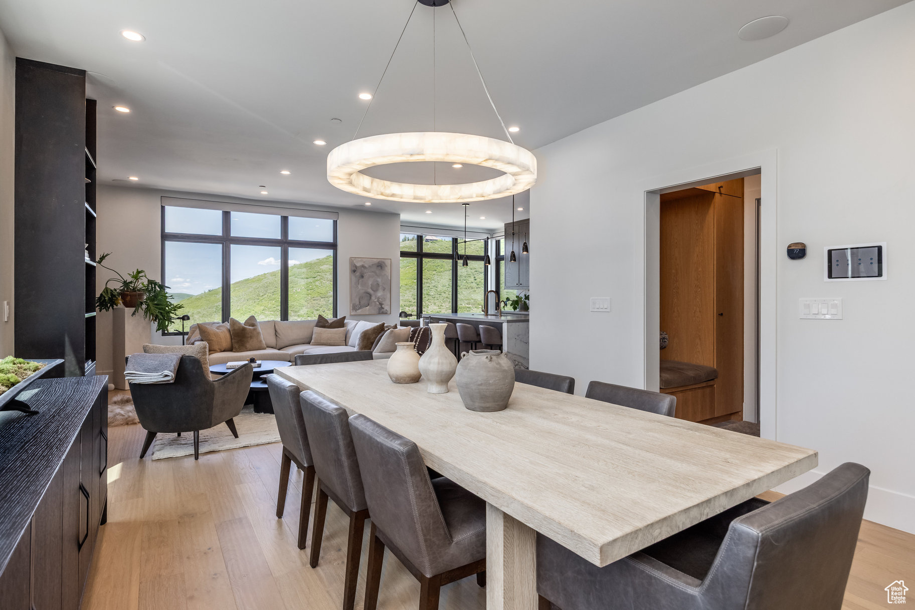 KINGS CROWN - Residential