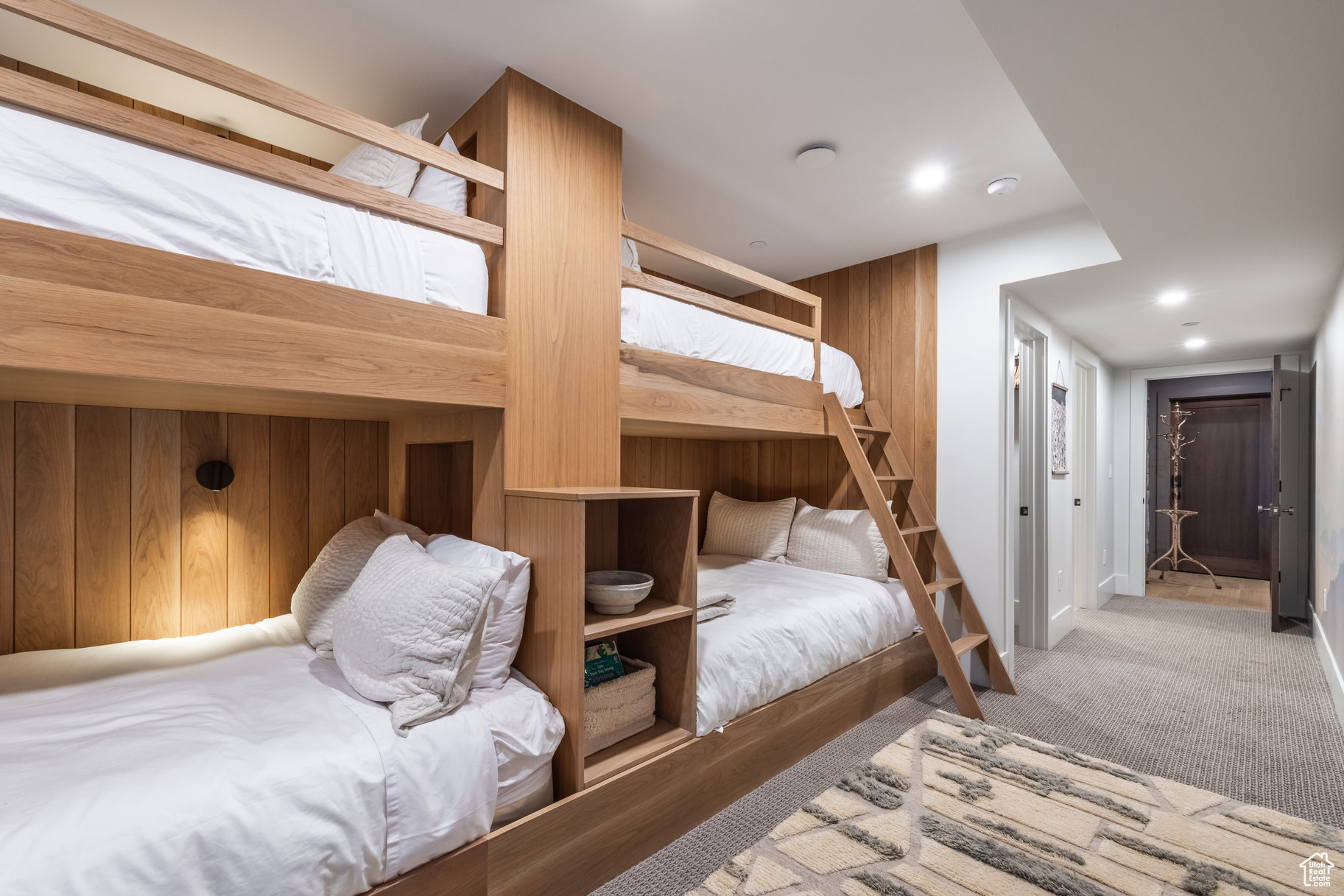 KINGS CROWN - Residential