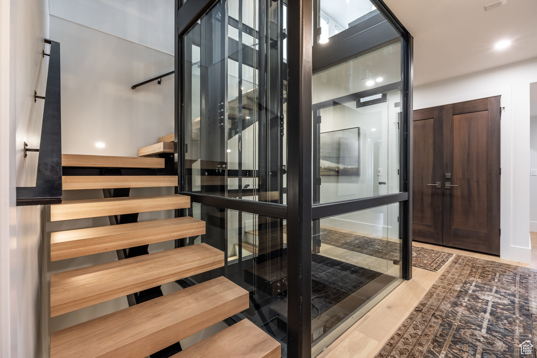KINGS CROWN - Residential