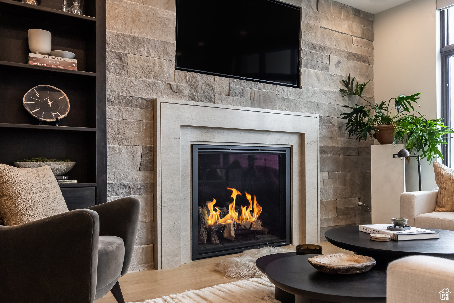 KINGS CROWN - Residential