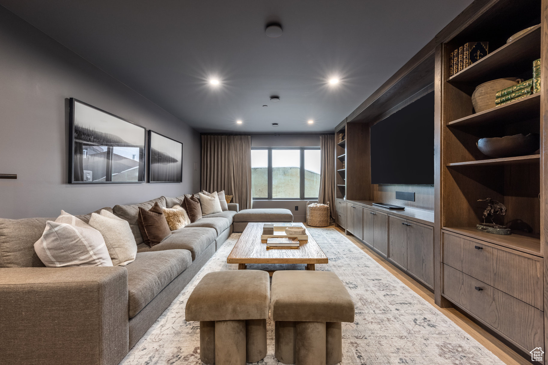 KINGS CROWN - Residential