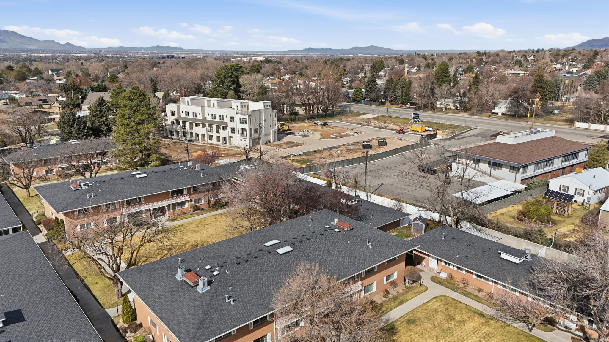 CARRIAGE LANE - Residential