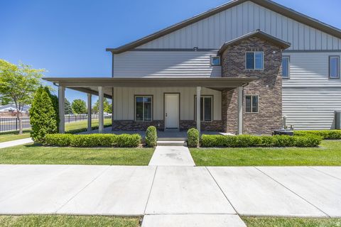 Townhouse For Sale - 1878 W Springwater Ln<br/> Orem, UT 84059